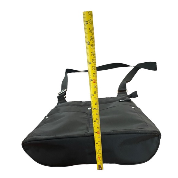 Baggallini Cross Over Crossbody black bag RFID Protection - Picture 10 of 16